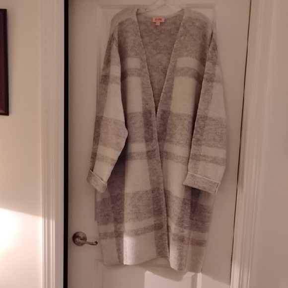 EVRI Sweaters - EVRI Gray and Cream Women's Cardigan